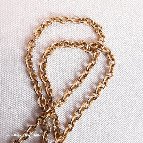 Filagree Scroll Locket Necklace And Gold Tone Textured Cable Chain - Picture 6 of 12